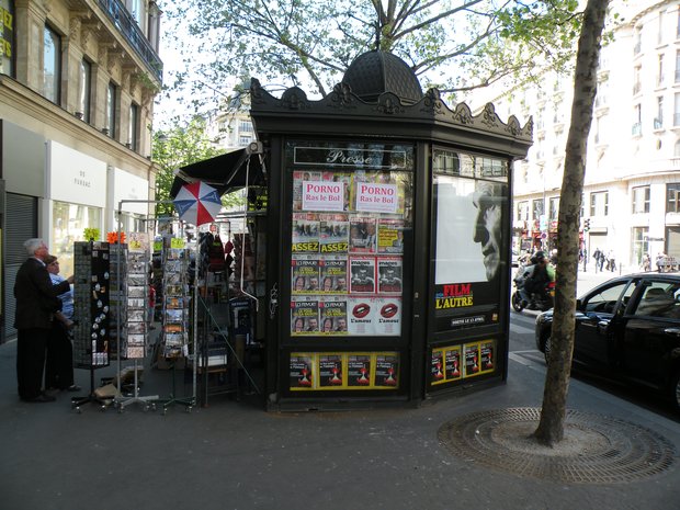  kiosque à journaux, avril 2011